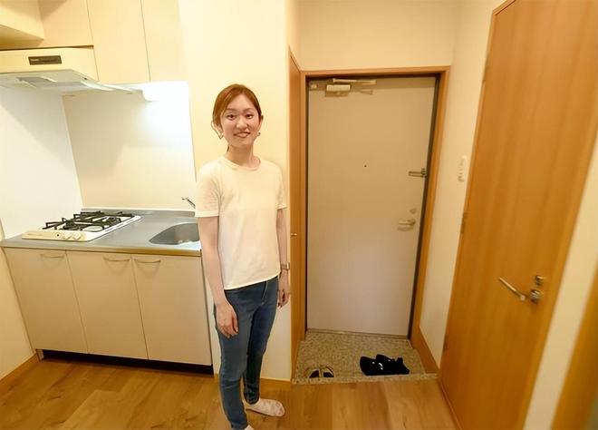 有四室两厅榨干每一寸空间晒晒第一次看到香港的房子16㎡竟(图8)